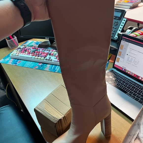 COPY - Calf high boots, just below the knee - Picture 3 of 3